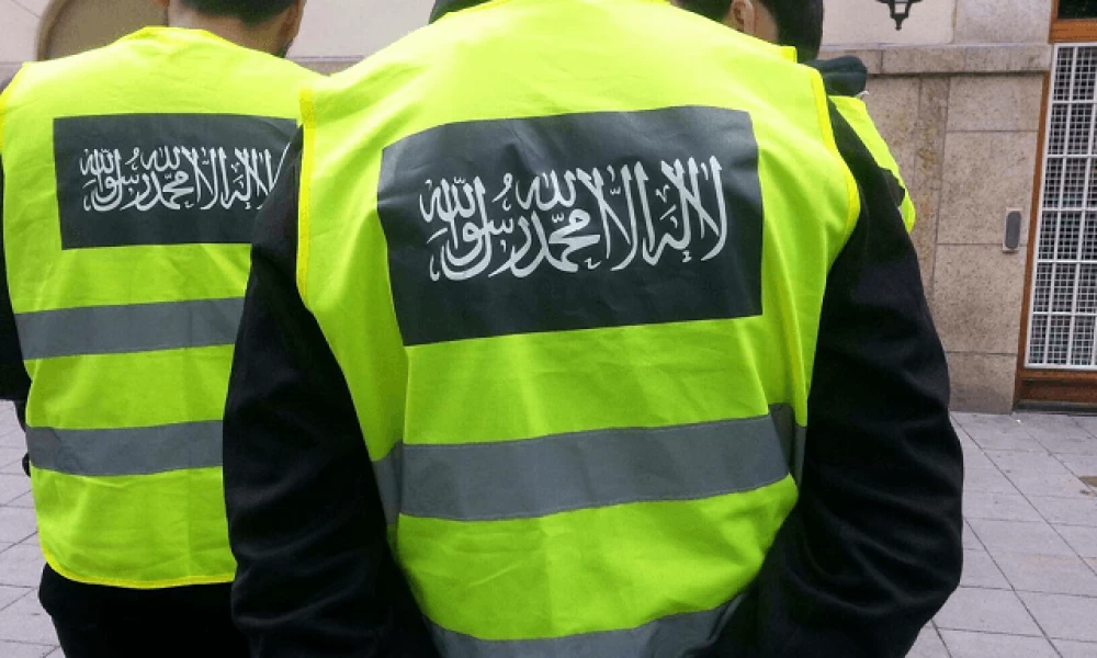 Έχει χαθεί κάθε έλεγχος! "Ισλαμική αστυνομία" κακοποιεί μουσουλμάνα στο κέντρο της Αθήνας